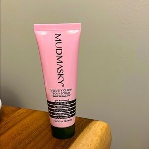 Mudmasky Velvety Glow Body Scrub